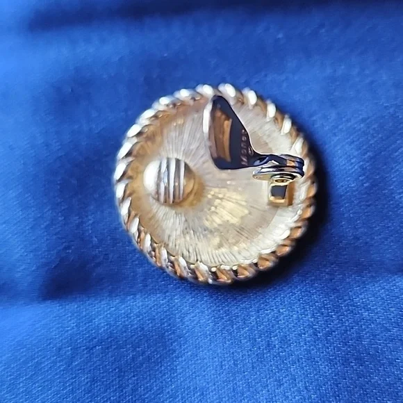 Vintage gold tone coin clip Monet earings. - Picture 2 of 3